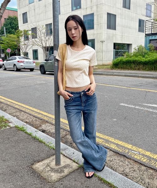 UNE MANSION（ユヌマンション）の「【レイヤード用におすすめ】デイリー花柄UネックアンバランスミドルTシャツカットソー（Tシャツ/カットソー・レディース・クリーム/オートミール・FREE）」の8枚目の写真