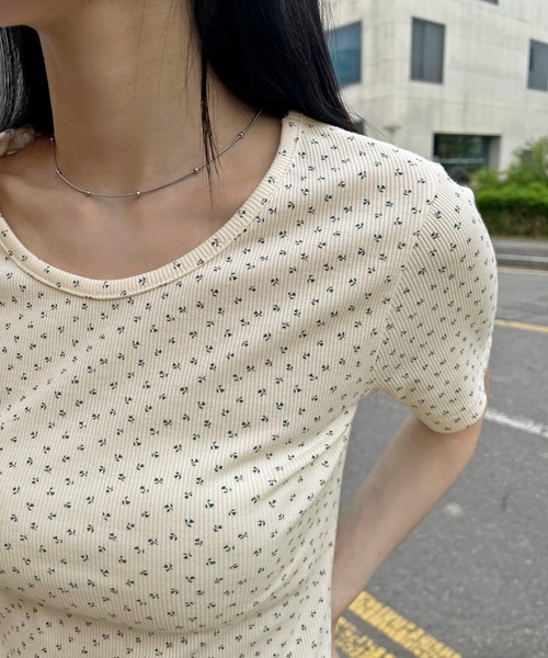 UNE MANSION（ユヌマンション）の「【レイヤード用におすすめ】デイリー花柄UネックアンバランスミドルTシャツカットソー（Tシャツ/カットソー・レディース・クリーム/オートミール・FREE）」の12枚目の写真