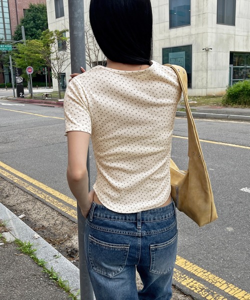 UNE MANSION（ユヌマンション）の「【レイヤード用におすすめ】デイリー花柄UネックアンバランスミドルTシャツカットソー（Tシャツ/カットソー・レディース・クリーム/オートミール・FREE）」の14枚目の写真