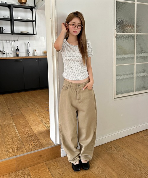 UNE MANSION（ユヌマンション）の「【レイヤード用におすすめ】デイリー花柄UネックアンバランスミドルTシャツカットソー（Tシャツ/カットソー・レディース・クリーム/オートミール・FREE）」の17枚目の写真