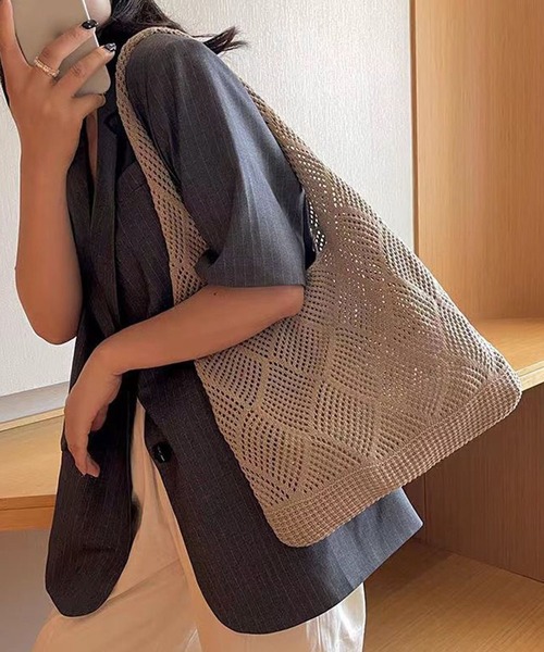 meJane(ミージェーン)の「透かし編みニット ショルダーバック(ショルダーバッグ・レディース・キナリ/カーキブラウン/ブラック・FREE)」の3枚目の写真