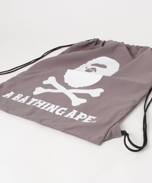 A BATHING APE(アベイシングエイプ)の「APE CROSSBONE KNAPSACK(バックパック/リュック・メンズ・グレー/ブラック・FREE)」の8枚目の写真