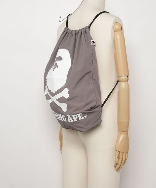 A BATHING APE(アベイシングエイプ)の「APE CROSSBONE KNAPSACK(バックパック/リュック・メンズ・グレー/ブラック・FREE)」の10枚目の写真
