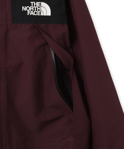 THE NORTH FACE(ザノースフェイス)の「THE NORTH FACE MOUNTAIN JACKET / ザ・ノース・フェイス マウンテン ジャケット(マウンテンパーカー・メンズ・バーガンディー/グレイッシュベージュ・S/M/L/XL/XXL)」の7枚目の写真