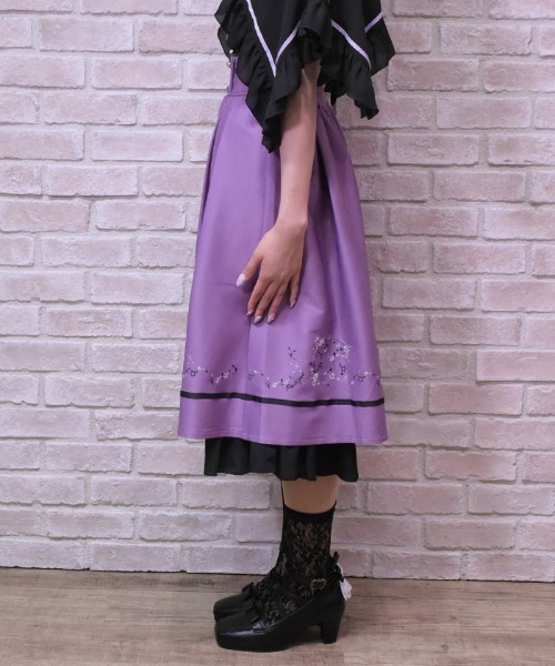 axes femme POETIQUE（アクシーズファムポエティック）の「スパークル刺繍配色ＳＫ（スカート・レディース・ラベンダー/ブラック・MEDIUM）」の4枚目の写真