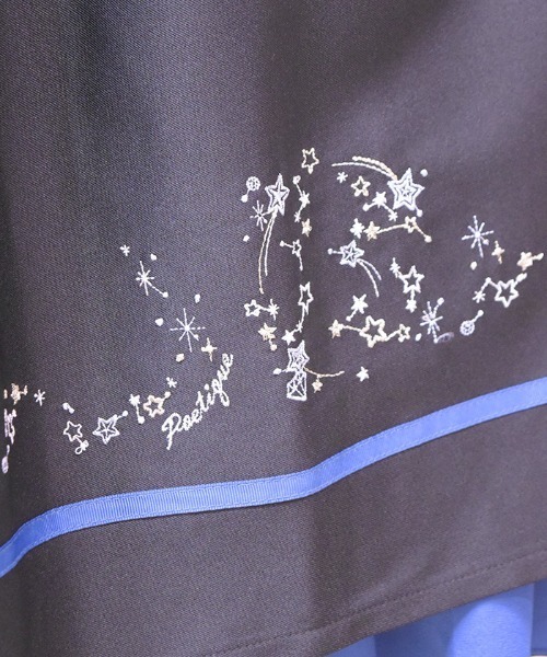 axes femme POETIQUE（アクシーズファムポエティック）の「スパークル刺繍配色ＳＫ（スカート・レディース・ラベンダー/ブラック・MEDIUM）」の11枚目の写真
