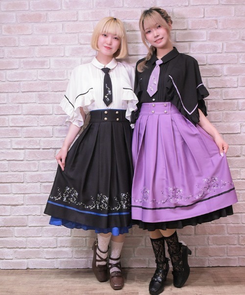 axes femme POETIQUE（アクシーズファムポエティック）の「スパークル刺繍配色ＳＫ（スカート・レディース・ラベンダー/ブラック・MEDIUM）」の12枚目の写真