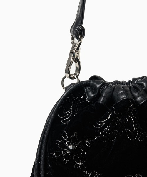 tanakadaisuke(タナカダイスケ)の「【tanakadaisuke/タナカダイスケ】palace tiles quilted drawstring bag/パレスタイルズキルテッドドローストリングバッグ(ショルダーバッグ・レディース・ブラック・FREE)」の11枚目の写真