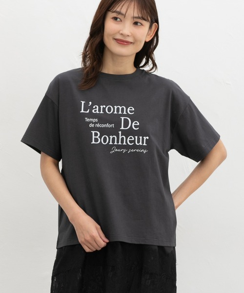 Honeys(ハニーズ)の「ロゴプリントTシャツ(Tシャツ/カットソー・レディース・ブラウン/ホワイト/スミクロ/パープル・S/M/LL/L)」の1枚目の写真