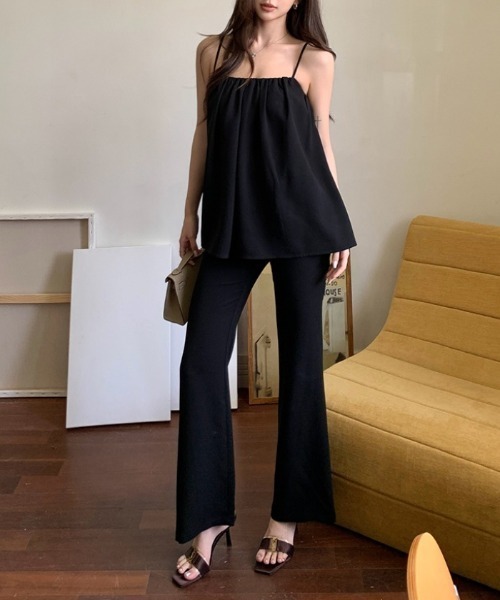 AMAJI(アマジ)の「キャミソールトップス × ストレートパンツ セットアップ(セットアップ・レディース・ブラック・SMALL/MEDIUM/LARGE)」の1枚目の写真