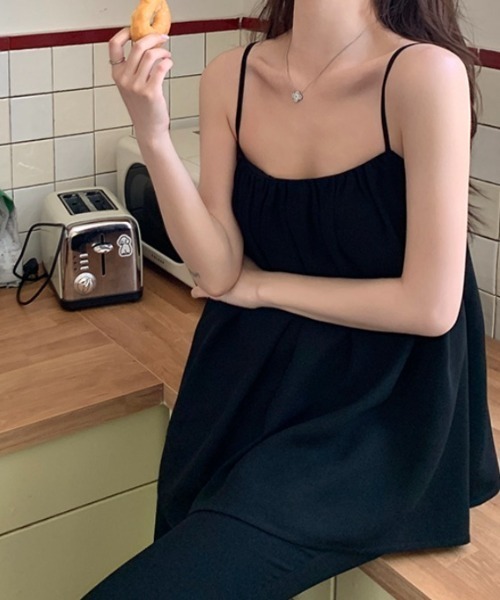 AMAJI(アマジ)の「キャミソールトップス × ストレートパンツ セットアップ(セットアップ・レディース・ブラック・SMALL/MEDIUM/LARGE)」の3枚目の写真