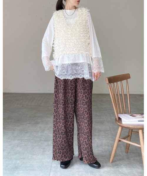 She's Closet(シーズクローゼット)の「深Vネックリボンヤーンフリンジニットベスト(ベスト・レディース・ブラック/アイボリー/ブラウン・FREE)」の21枚目の写真