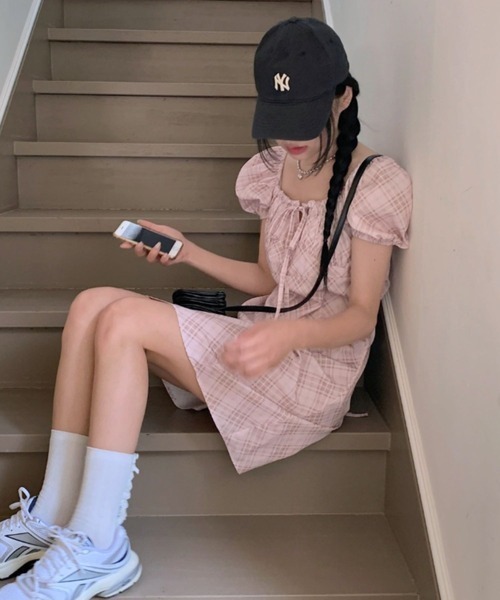 tunee（チュニー）の「【TUNE】チェック柄パフリーブワンピース（ワンピース・レディース・ピンク・FREE）」の5枚目の写真
