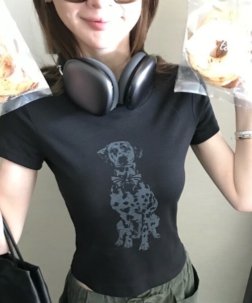 Sibra(シブラ)の「ヴィンテージライクドッグプリントコンパクトフィットTシャツ(Tシャツ/カットソー・レディース・ブルー/ホワイト/ブラック・M)」の1枚目の写真
