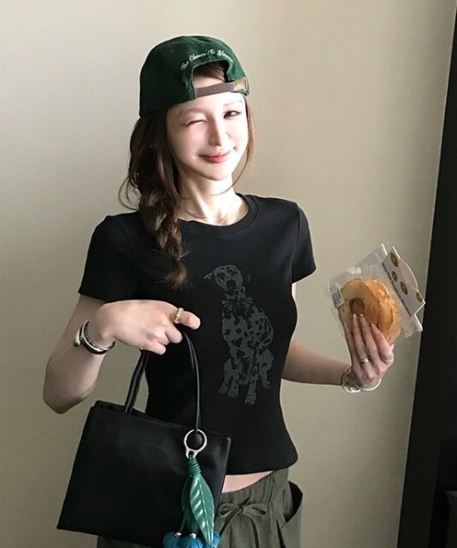 Sibra(シブラ)の「ヴィンテージライクドッグプリントコンパクトフィットTシャツ(Tシャツ/カットソー・レディース・ブルー/ホワイト/ブラック・M)」の18枚目の写真