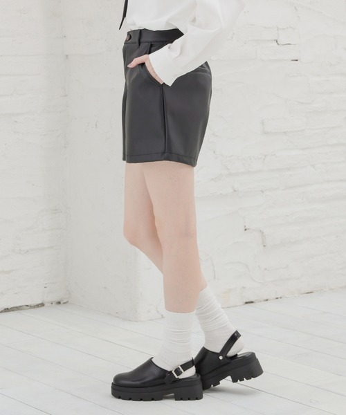 Honeys(ハニーズ)の「合皮ショートパンツ(その他パンツ・レディース・ブラック・L/LL/M/S/SS)」の12枚目の写真