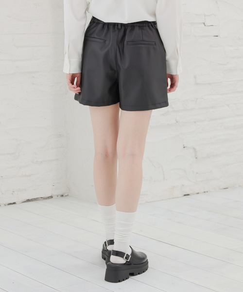 Honeys(ハニーズ)の「合皮ショートパンツ(その他パンツ・レディース・ブラック・L/LL/M/S/SS)」の13枚目の写真