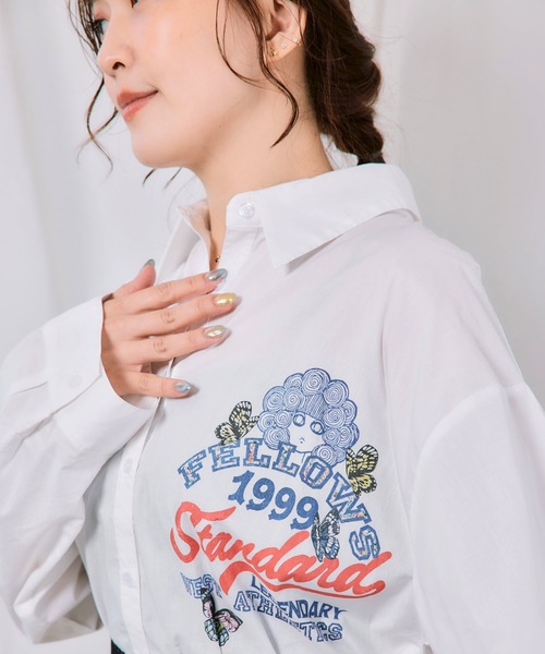 ScoLar(スカラー)の「163620:2素材展開 ポップロゴお花バックプリントシャツ(シャツ/ブラウス・レディース・ブラウン/オフホワイト/ブルー・M)」の8枚目の写真