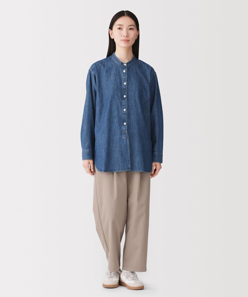 無印良品(ムジルシリョウヒン)の「婦人 洗いざらし デニム スタンドカラー長袖ロングシャツ(シャツ/ブラウス・レディース・ネイビー・S/M/XL/XS/XXL)」の2枚目の写真