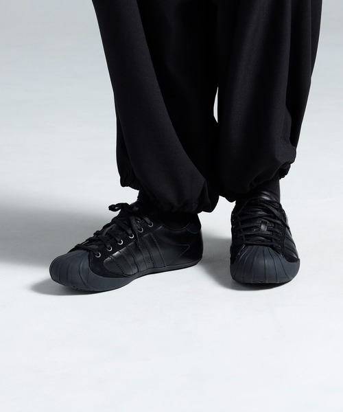 Y-3(ワイスリー)の「Y-3 SUPERSTAR 3G(スニーカー・メンズ・ブラック系・28.5cm/29.0cm/29.5cm/25.5cm/26.0cm/26.5cm/27.0cm/27.5cm/28.0cm/22.5cm/23.0cm/23.5cm/24.0cm/24.5cm/25.0cm)」の4枚目の写真