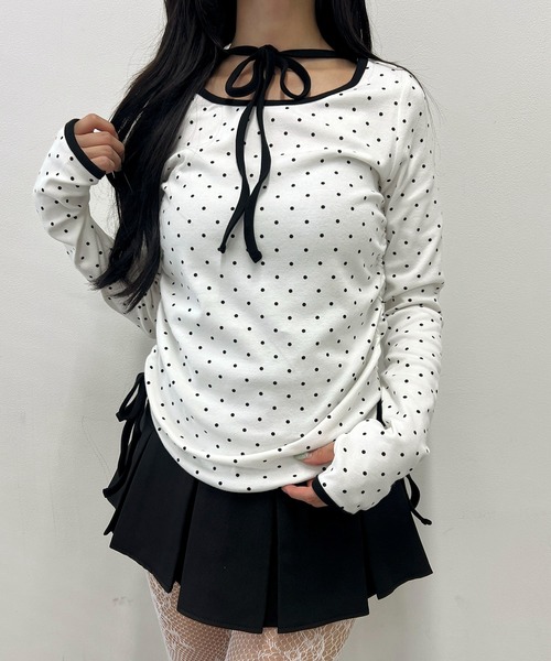 PHILLY(フィリー)の「パイピングチョーカードットトップス(Tシャツ/カットソー・レディース・ホワイト/チャコールグレー・FREE)」の1枚目の写真
