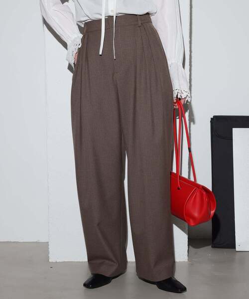 SLOBE IENA（スローブイエナ）の「《WEBのみ4サイズ展開/WEB限定カラー/吸湿発熱/》CIRCULATE WARM タックパンツ（スラックス・レディース・グレー/ブラウン/アイボリー/ブラック・36/34/38/40）」の4枚目の写真