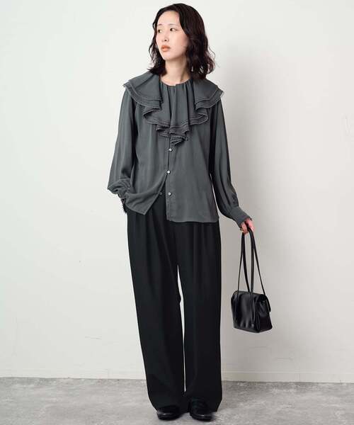 SLOBE IENA（スローブイエナ）の「《WEBのみ4サイズ展開/WEB限定カラー/吸湿発熱/》CIRCULATE WARM タックパンツ（スラックス・レディース・グレー/ブラウン/アイボリー/ブラック・36/34/38/40）」の11枚目の写真