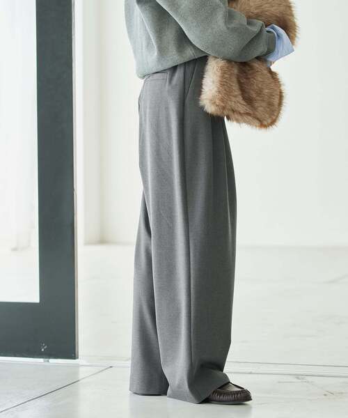 SLOBE IENA（スローブイエナ）の「《WEBのみ4サイズ展開/WEB限定カラー/吸湿発熱/》CIRCULATE WARM タックパンツ（スラックス・レディース・グレー/ブラウン/アイボリー/ブラック・36/34/38/40）」の20枚目の写真
