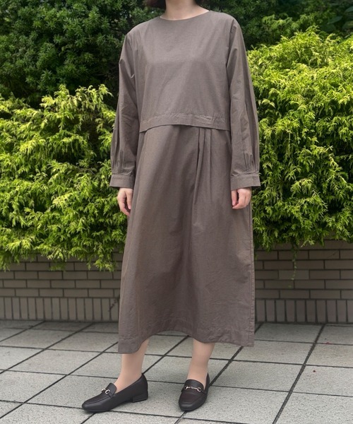 SELF+SERVICE（セルフサービス）の「EXPAND シルク入タックワンピース（ワンピース・レディース・ダークブラウン/チャコールグレー・M/L）」の19枚目の写真