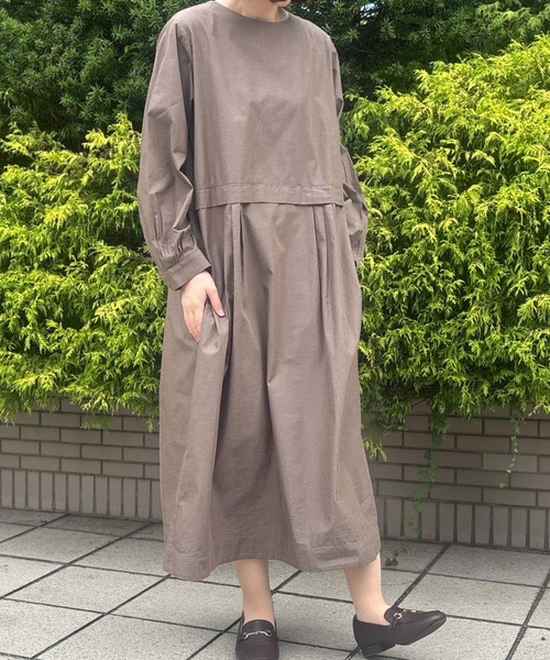 SELF+SERVICE（セルフサービス）の「EXPAND シルク入タックワンピース（ワンピース・レディース・ダークブラウン/チャコールグレー・M/L）」の20枚目の写真