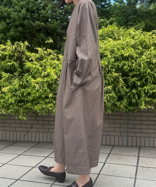 SELF+SERVICE（セルフサービス）の「EXPAND シルク入タックワンピース（ワンピース・レディース・ダークブラウン/チャコールグレー・M/L）」の22枚目の写真