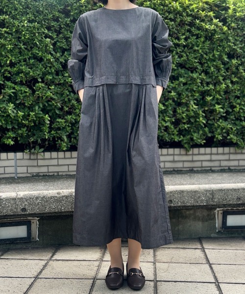 SELF+SERVICE（セルフサービス）の「EXPAND シルク入タックワンピース（ワンピース・レディース・ダークブラウン/チャコールグレー・M/L）」の5枚目の写真