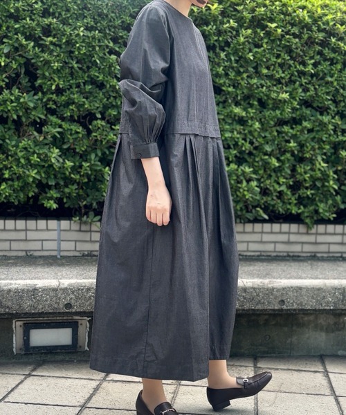 SELF+SERVICE（セルフサービス）の「EXPAND シルク入タックワンピース（ワンピース・レディース・ダークブラウン/チャコールグレー・M/L）」の8枚目の写真