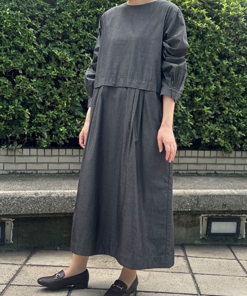 SELF+SERVICE（セルフサービス）の「EXPAND シルク入タックワンピース（ワンピース・レディース・ダークブラウン/チャコールグレー・M/L）」の13枚目の写真
