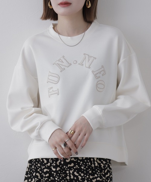 BRODIAEA(ブローディア)の「BRODIAEA ダンボールニットロゴ刺繍プルオーバー 長袖(Tシャツ/カットソー・レディース・オフホワイト・40)」の1枚目の写真