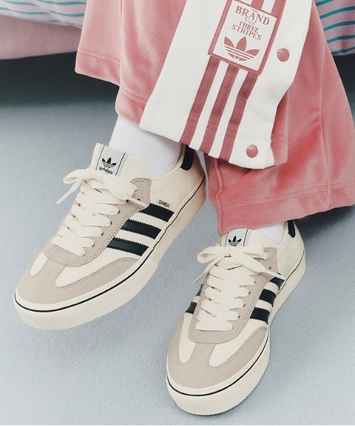 adidas(アディダス)の「ADIDAS アディダス SAMBA ST サンバ ST HP4509 ABC-MART限定 *CREA/CORE/CREA(スニーカー・メンズ・ベージュ・22.0cm/22.5cm/28.0cm/28.5cm/29.0cm/30.0cm/24.0cm/24.5cm/25.0cm/25.5cm/26.0cm/26.5cm/23.0cm/23.5cm/27.0cm/27.5cm)」の1枚目の写真