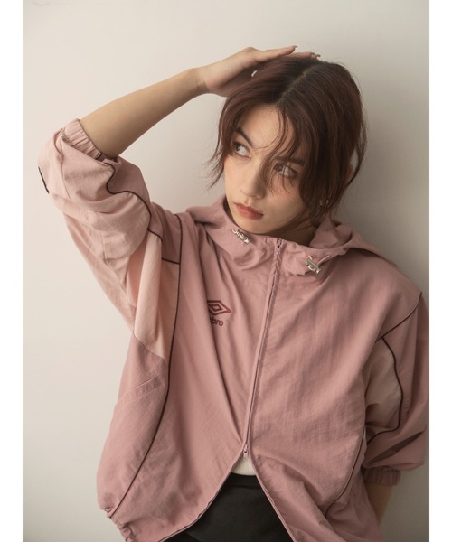 COHINA（コヒナ）の「【COHINA ×UMBRO】フーディーブルゾン 【低身長・小柄女性】（その他アウター・レディース・ブラウン/ピンク/アイボリー・ONE SIZE）」の3枚目の写真
