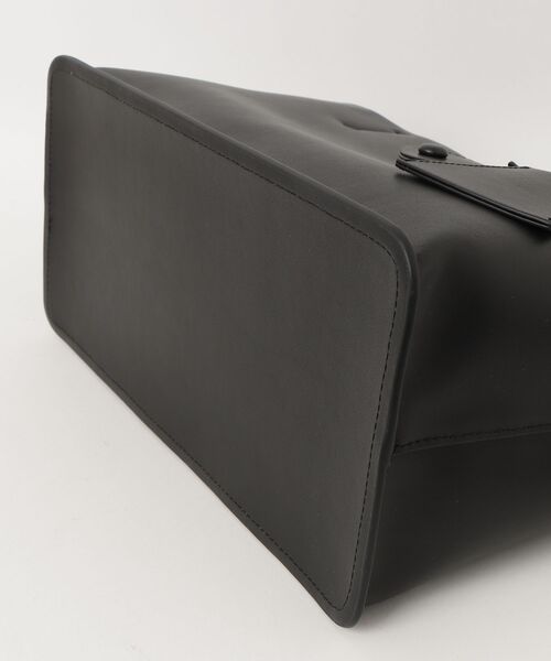 TODAYFUL（トゥデイフル）の「Useful Leather Bag (M) 12521011（ショルダーバッグ・メンズ・ブラック・FREE）」の3枚目の写真