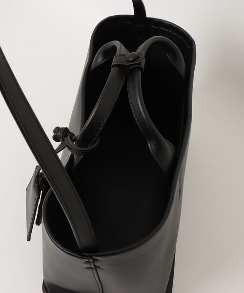 TODAYFUL（トゥデイフル）の「Useful Leather Bag (M) 12521011（ショルダーバッグ・メンズ・ブラック・FREE）」の4枚目の写真