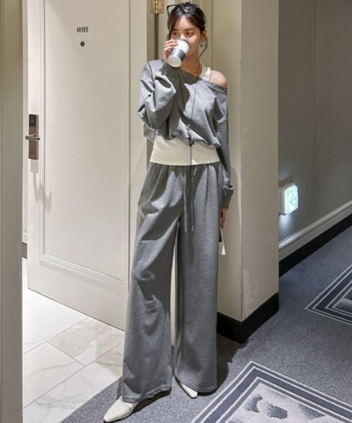 Aelina（エリナ）の「オフショルダースタッズフェイクレイヤードトップス&パンツセットアップ（セットアップ・レディース・グレー/ネイビー・FREE）」の12枚目の写真