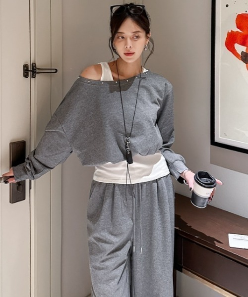 Aelina（エリナ）の「オフショルダースタッズフェイクレイヤードトップス&パンツセットアップ（セットアップ・レディース・グレー/ネイビー・FREE）」の8枚目の写真