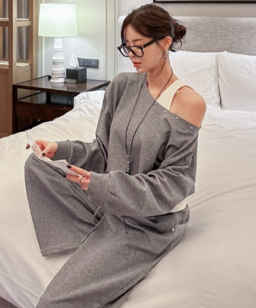Aelina（エリナ）の「オフショルダースタッズフェイクレイヤードトップス&パンツセットアップ（セットアップ・レディース・グレー/ネイビー・FREE）」の18枚目の写真