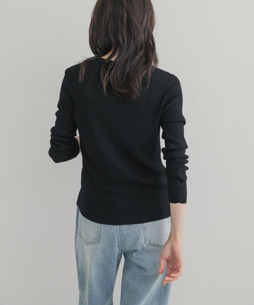 URBAN RESEARCH DOORS(アーバンリサーチドアーズ)の「『WEB限定』Vネックリブカーディガン 26AW(カーディガン/ボレロ・レディース・チャコールグレー/レッド/イエロー系その他/ブラック・FREE)」の6枚目の写真