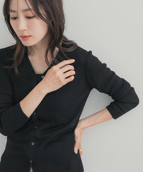 URBAN RESEARCH DOORS(アーバンリサーチドアーズ)の「『WEB限定』Vネックリブカーディガン 26AW(カーディガン/ボレロ・レディース・チャコールグレー/レッド/イエロー系その他/ブラック・FREE)」の8枚目の写真