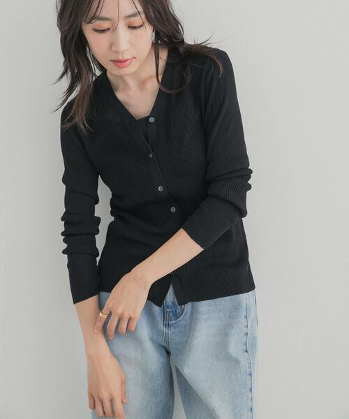 URBAN RESEARCH DOORS(アーバンリサーチドアーズ)の「『WEB限定』Vネックリブカーディガン 26AW(カーディガン/ボレロ・レディース・チャコールグレー/レッド/イエロー系その他/ブラック・FREE)」の9枚目の写真