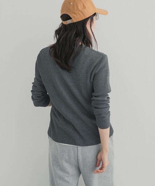 URBAN RESEARCH DOORS(アーバンリサーチドアーズ)の「『WEB限定』Vネックリブカーディガン 26AW(カーディガン/ボレロ・レディース・チャコールグレー/レッド/イエロー系その他/ブラック・FREE)」の15枚目の写真