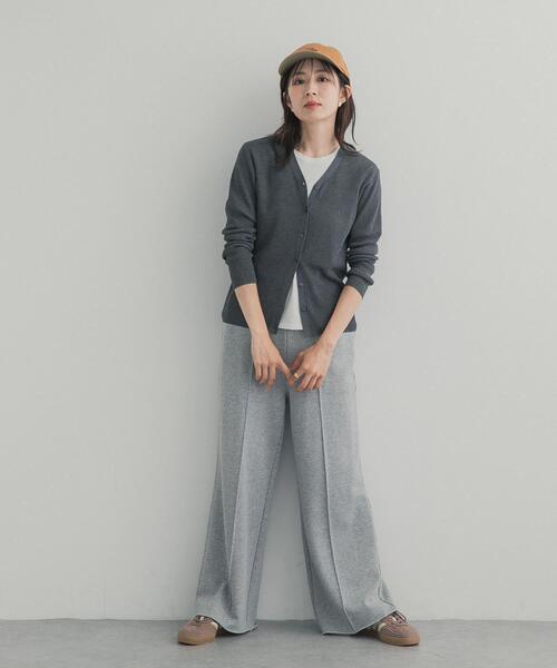 URBAN RESEARCH DOORS(アーバンリサーチドアーズ)の「『WEB限定』Vネックリブカーディガン 26AW(カーディガン/ボレロ・レディース・チャコールグレー/レッド/イエロー系その他/ブラック・FREE)」の16枚目の写真