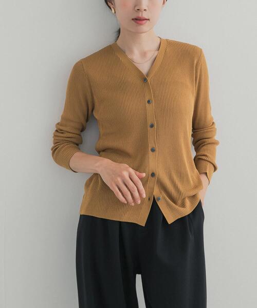 URBAN RESEARCH DOORS(アーバンリサーチドアーズ)の「『WEB限定』Vネックリブカーディガン 26AW(カーディガン/ボレロ・レディース・チャコールグレー/レッド/イエロー系その他/ブラック・FREE)」の22枚目の写真
