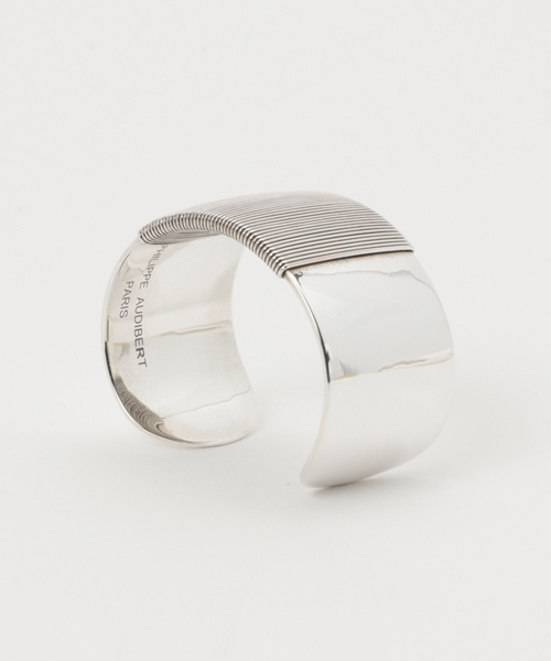 PHILIPPE AUDIBERT（フィリップ オーディベール）の「PHILIPPE AUDIBERT / Udo bracelet（バングル/リストバンド・レディース・シルバー・FREE）」の3枚目の写真