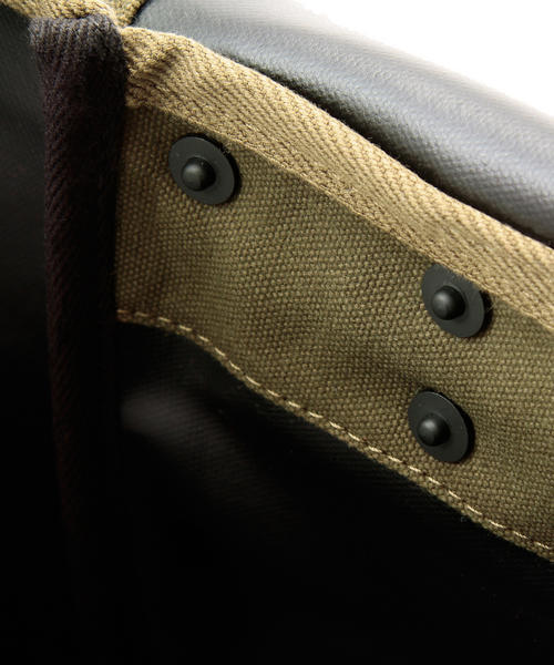 PORTER（ポーター）の「PORTER×B印 YOSHIDA / 別注 “MADISON”メールバッグ（ショルダーバッグ・メンズ・ブラック/カーキ/ブラウン系その他/ワイン・ONE SIZE）」の13枚目の写真